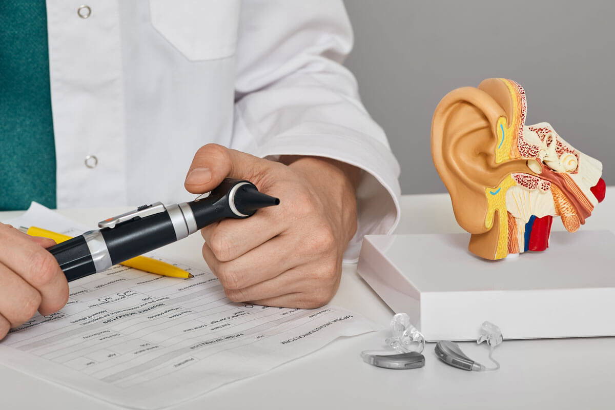 Audiologist vs. Hearing Aid Specialist? Whom Should You See?